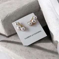 韓国風 フェイクパール 3連 イヤリング ゴールド 上品 華奢 新品未使用
