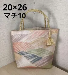 帯リメイクバッグ　ベージュ色地　山々？　波？　刺繍