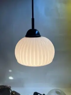 乳白　ホワイトガラス 天吊照明　ペンダントライト 電球付き