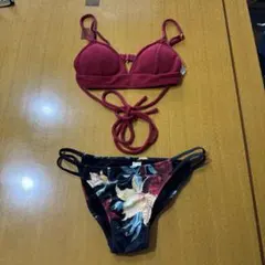 rienda セパレート水着 赤と黒の花柄のサムネイル