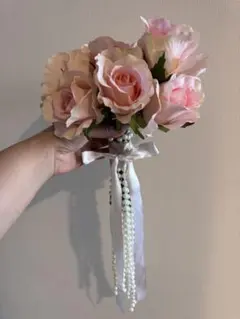 個性派ブーケ（造花）淡いピンクのバラ×パール