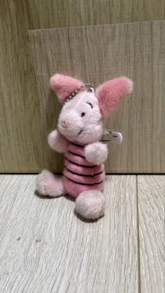ディズニー　ピグレット ぬいぐるみ (キーチェーン付き)