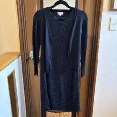 黒のカーディガン付きドレス