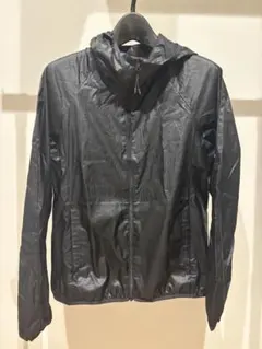 UNIQLO ブラック ポケッタブルパーカー S