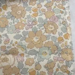 リバティ　ベッツィ ミルクティ