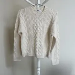 ユニクロアイボリー ケーブル編み 長袖セーター