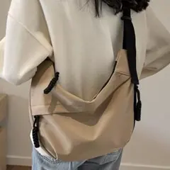 ボディバッグ ショルダーバック ベージュ 斜めがけ　大人カッコいい
