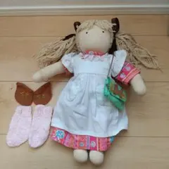 ウォルドルフ人形　白い帽子の女の子 ウォルドルフ人形 白い帽子の女の子 - メルカリ
