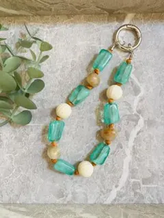 【マーメイドのようなクリアグリーンカラー】ハンドメイドビーズストラップ