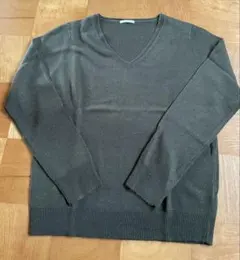 最終値下げです！GU Vネック長袖セーター カーキ