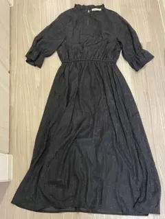 黒いフレアスリーブロングワンピース