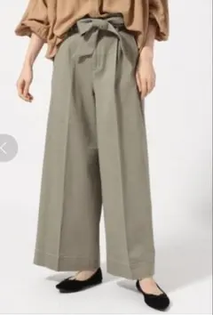 カーキ　グローバルワーク　チノワイドパンツ