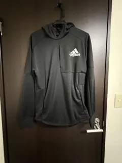 adidas ダークグレー フード付きパーカー