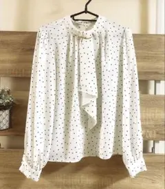 ドット柄リボン付き長袖ブラウス　ブローチ付き