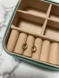 ゴールド ドロップ型ピアス