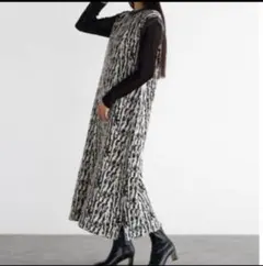 ラディエイト　ノースリーブワンピース