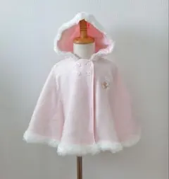 ファミリア　美品 フリースフード付きピンクポンチョ ケープ 刺繍 60〜90cm