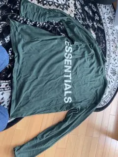 ESSENTIALS 2枚でこのお値段！？