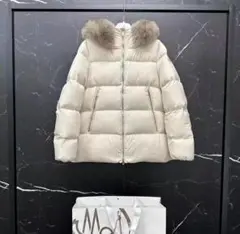 moncler アイボリー ダウンジャケット フード付き