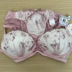 フラワーレース　刺繍　ノンワイヤーブラジャー　ショーツ　花柄　D75 M