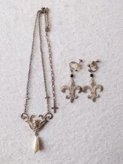 国内作家様製　天使とパールのネックレス+百合の紋章イヤリング セット