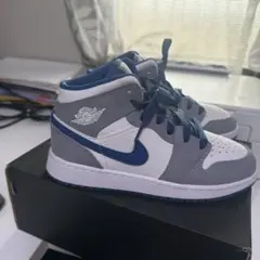 Nike Air Jordan 1 Mid Grey Blueのサムネイル