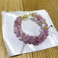 ピンクの花飾りブレスレット