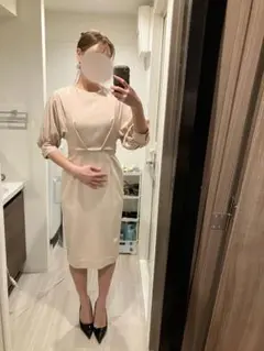 ベージュ バルーンスリーブ ワンピース