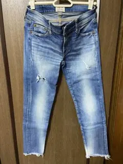 アングリッド　ダメージスキニージーンズ