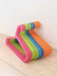 4-R様専用ページ！カラフルベビーハンガーセット 4個　子供用ハンガー⭐︎