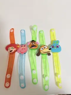 トイストーリー　キラキラ光る　ブレスレット