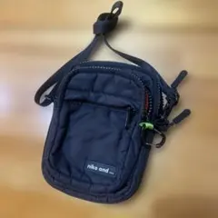 niko and... ショルダーバッグ　サコッシュ　ブラック