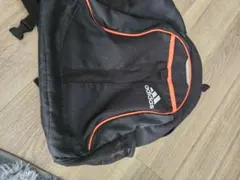 adidas リュック 黒/オレンジ