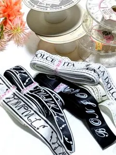 リボンまとめ売り英字5本 厚め　未使用　ハンドメイド ５ｍx５本　モノトーン