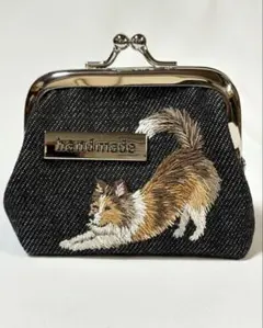 シェルティ 刺繍 がま口ポーチ｜毛流れ刺繍・ハンドメイド・一点もの