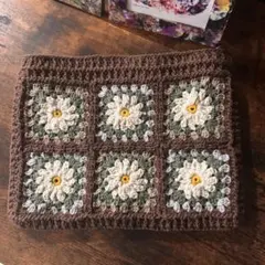 ハンドメイド　グラニースクエア　デイジー　ポーチ　内布付き