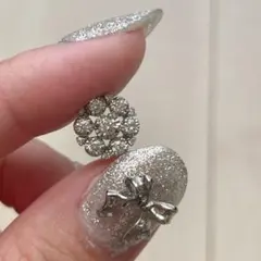 フラワーデザインペンダントトップ　K18WG 0.40ct