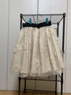 31 Sons de mode アイボリー刺繍フレアスカート