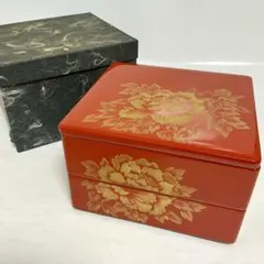 華やかな牡丹の沈金が目を惹く高級感漂う漆器の二段重箱
