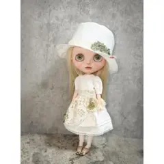 《かたちを変える記憶》ネオブライスアウトフィット　ドール服