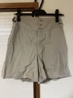 ベージュ ショートパンツ ボタンフライ