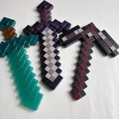 マインクラフト⭐️剣と斧3本セット　おもちゃ　クリア　ダイヤモンド　マイクラ　オノのサムネイル