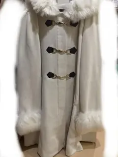 ファー付きホワイトダッフルコート byebye