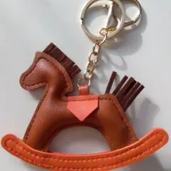 午年におすすめ ロッキングホース型カラフルチャーム｜合成皮革