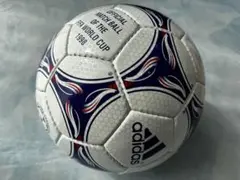 ヒストリカルマッチボール　5号球☆1990　イタリア　W杯 ヒストリカルマッチボール 1990年 イタリア W杯 - メルカリ