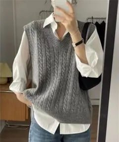 ケーブルニットベスト