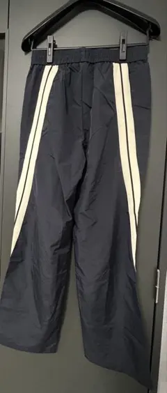 トラックパンツ
