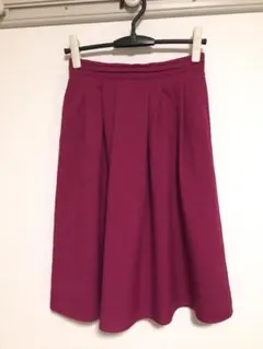 新品！テチチ　濃いピンクのお上品フレアースカート　格安