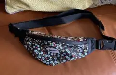 【美品】Nike フラワーパターン ボディバッグ