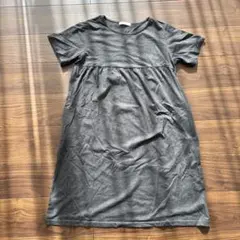 グレー 半袖ひざ丈ワンピース